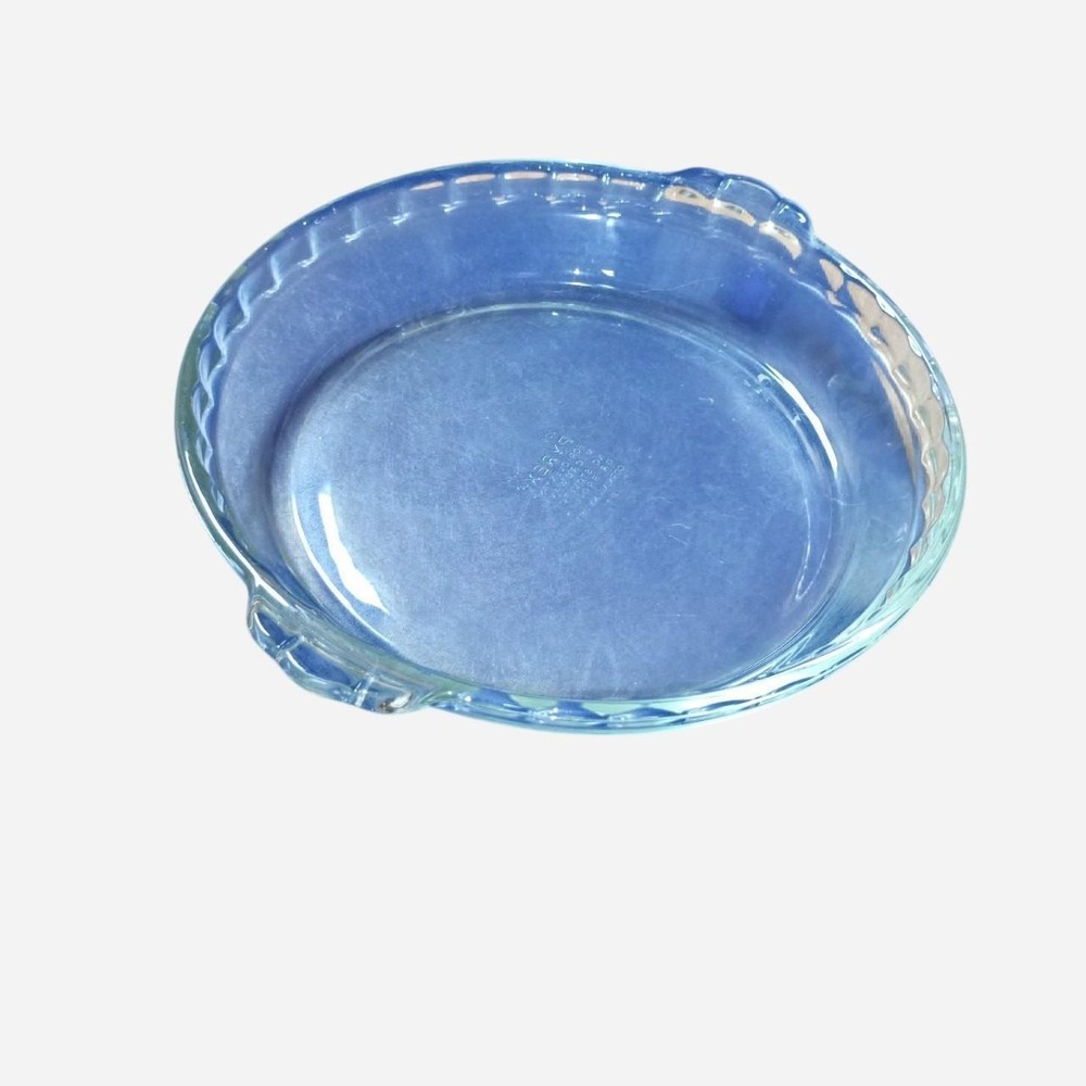 Pyrex glass pie dish with scalloped rim, 11" diameter